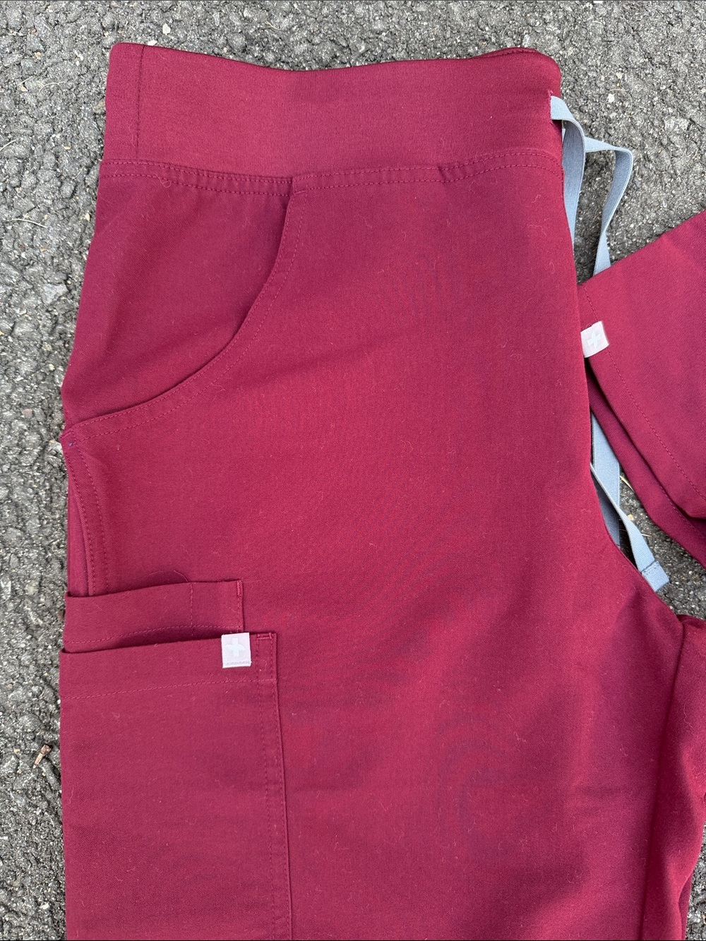 NWT! Figs Burgundy V-Neck Scrub Set - Picture 2 of 7